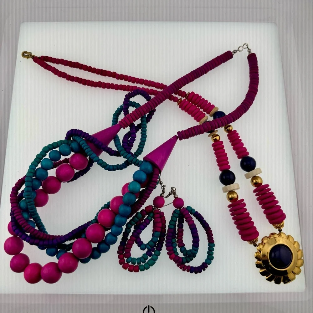 Vintage 80’s Retro Bold Multicolor Wood Beaded Necklace just in from Grandma - Picture 5 of 9